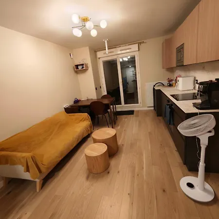Apartment Spacious Family Flat Near Paris